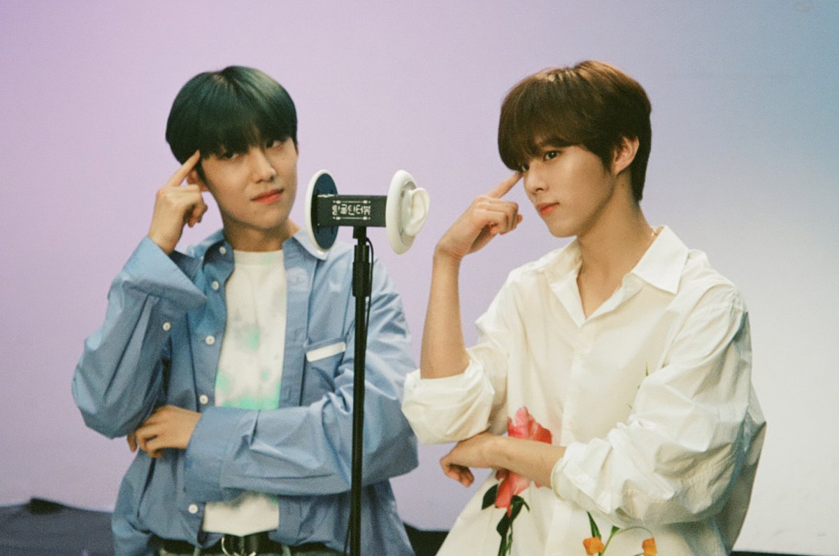 M2MPD's tweet photo. 필름카메라로 기록한 10월의 추억📸 11월에도 쭈욱 엠투와 함께해요❣️ #10월의엠투 #M2film #팅글인터뷰 #김우석 #이은상 #KIMWOOSEOK #LeeEunSang @KWS_official_ @LES_BNM https://t.co/xFl1wLzLX6