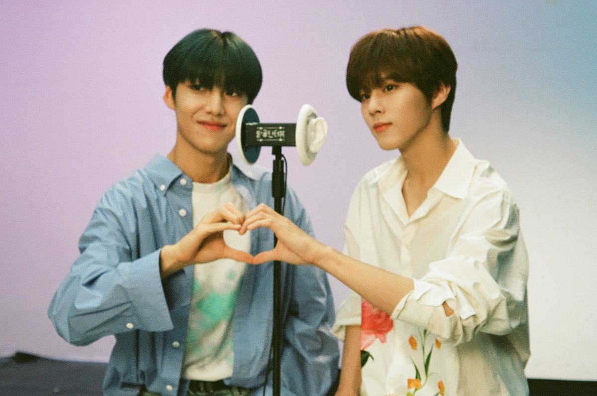 M2MPD's tweet photo. 필름카메라로 기록한 10월의 추억📸 11월에도 쭈욱 엠투와 함께해요❣️ #10월의엠투 #M2film #팅글인터뷰 #김우석 #이은상 #KIMWOOSEOK #LeeEunSang @KWS_official_ @LES_BNM https://t.co/maQdhU30iP