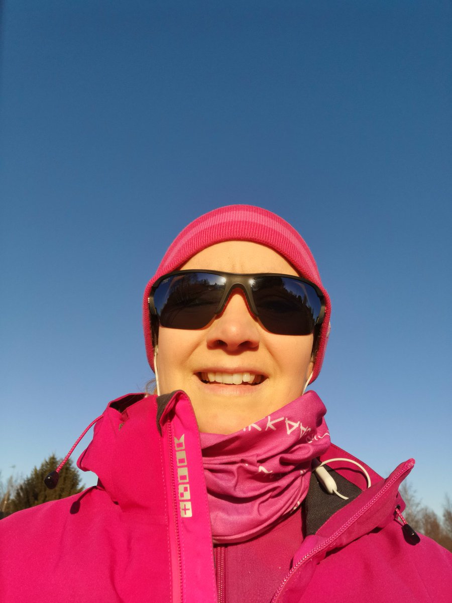 Oisko ensimmäinen aurinkoinen päivä tällä viikolla ☀️ lämpötila nollassa, mikä tärkeintä: clear sky throughout the day 😊🤸♂️ #lappi #aurinko #SunnyMorning #sundayvibes #sun #FridayFeeling https://t.co/cJavaq65F9
