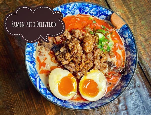 [On met Le Doigt sur] #confinement2 • nos amis de <a href="/KodawariRamen/">Kodawari Ramen</a> continuent sur #Deliveroo et à emporter tous les jours de 11h45 à 22h30, avec les #RamenKit... comme ce Tan Tan Men - nouilles maison, crémeux du sésame blanc grillé, bouillon de poule fermière, légèrement épicé !
