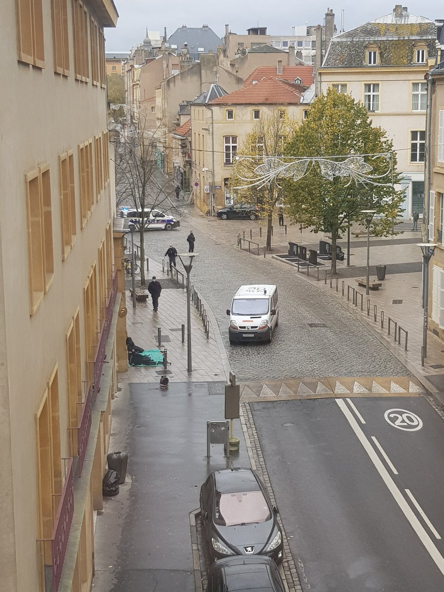 Alerte a la bombe en cours place Saint Martin a #Metz