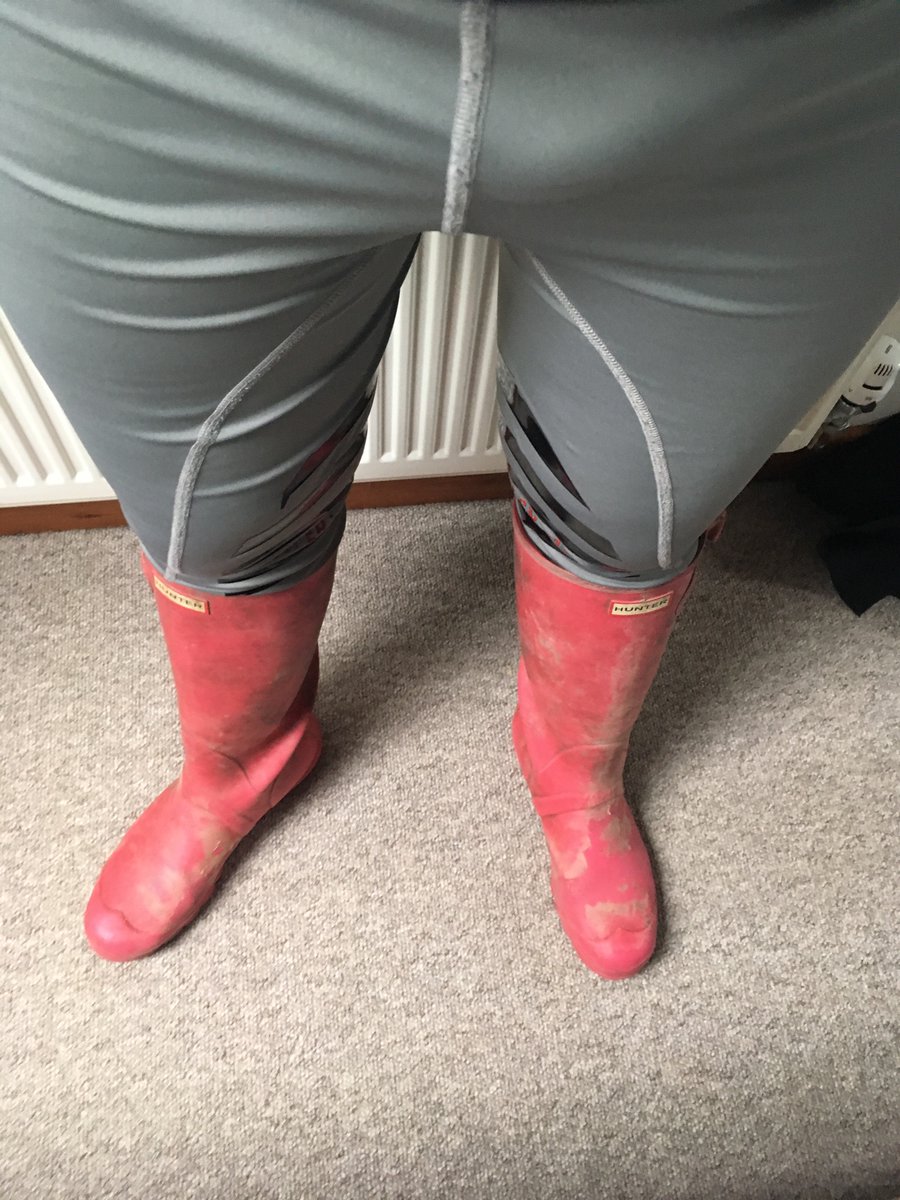 MudMartin's tweet image. Home alone this morning 😋😋