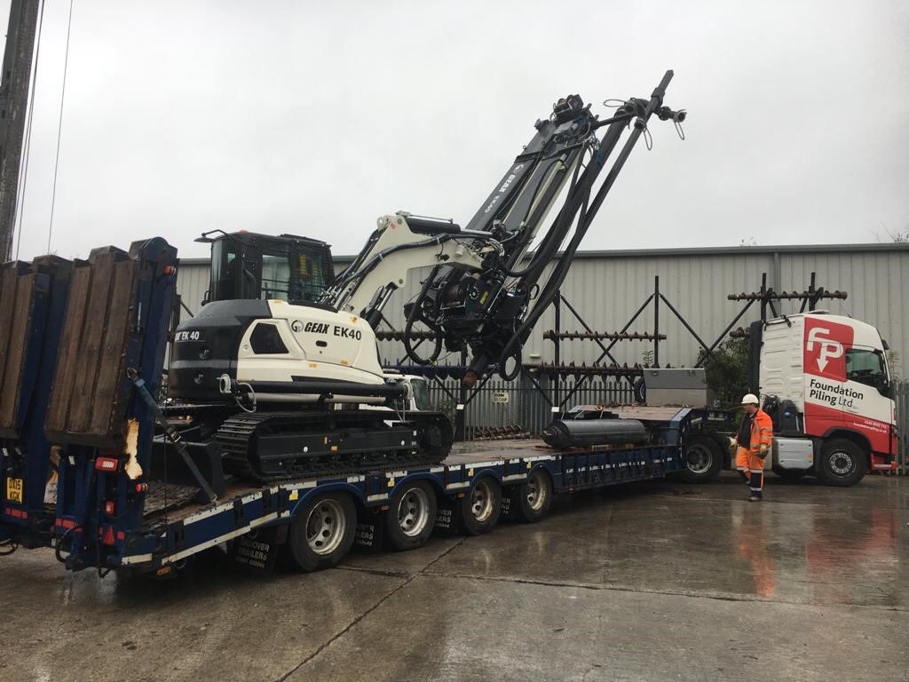 A factory fresh, Euro 5 spec, Geax EK40 making its way to a new home with <a href="/FPL_Piling/">Foundation Piling</a> 😀👋

For further information about the EK40 or any of our Geax rigs, please head over to the website or contact our sales team today: 01985 219192 😃

#piling #drilling #constructionuk