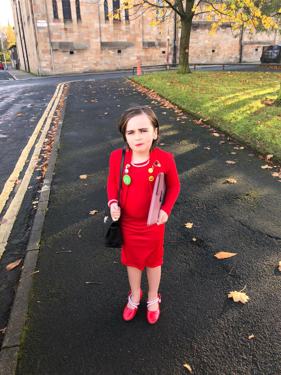 smith8_paul's tweet photo. Wee Nicola 😂😂😂 https://t.co/hyL4gTqx0V