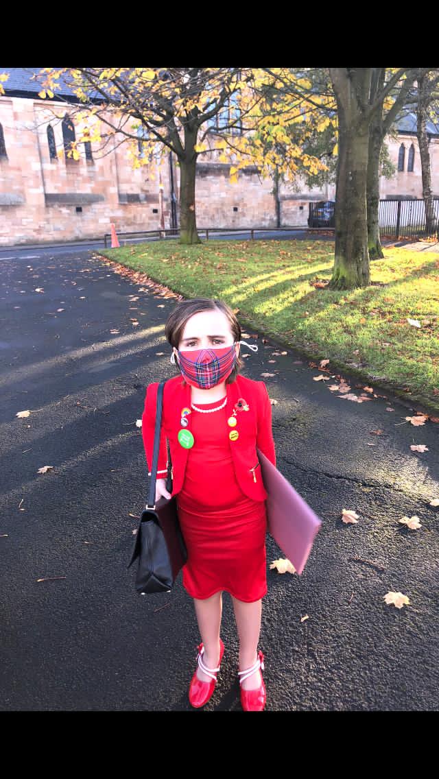 smith8_paul's tweet photo. Wee Nicola 😂😂😂 https://t.co/hyL4gTqx0V