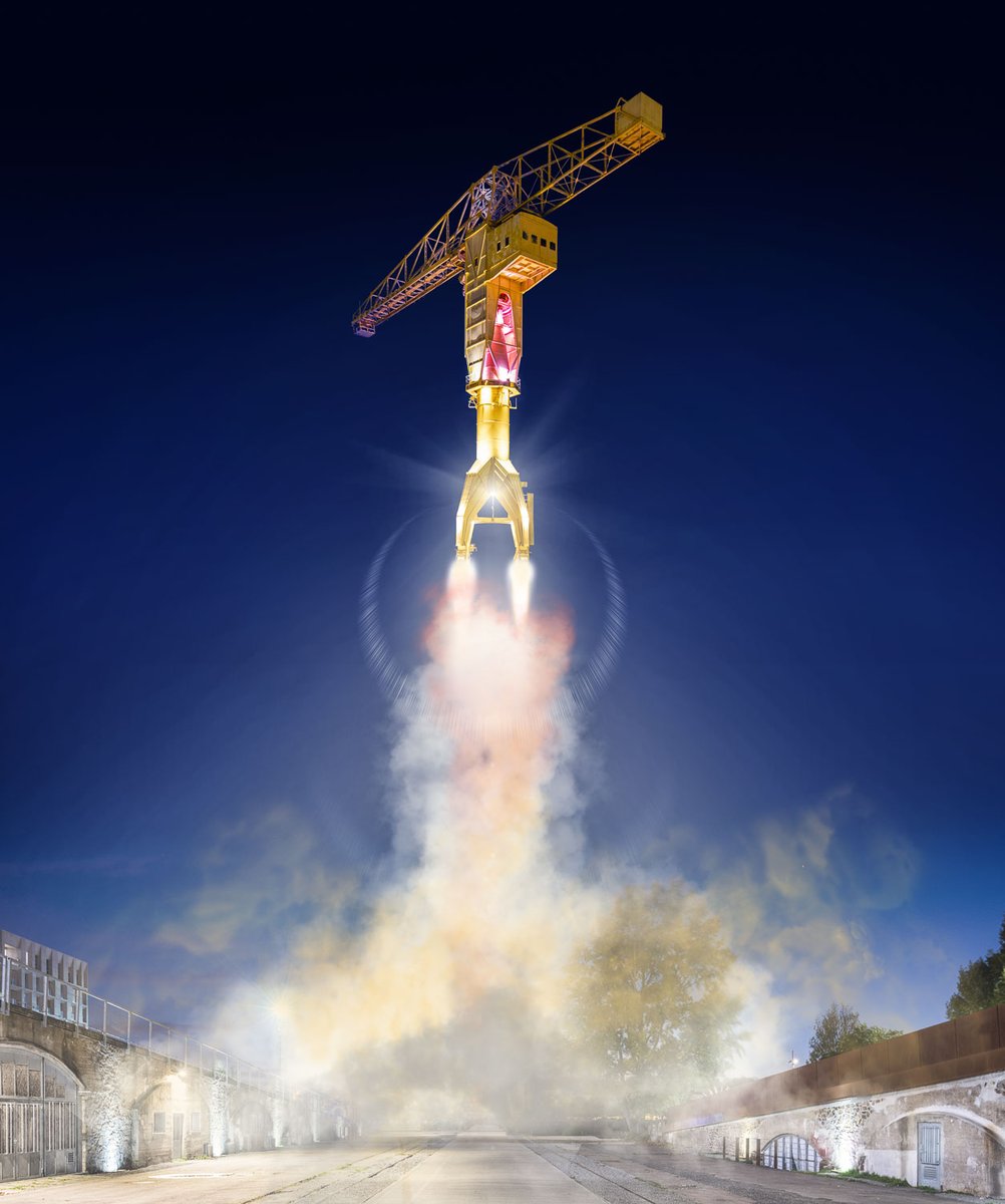 vjoncheray's tweet photo. La fusée grue jaune ! Une image que j'ai eu beaucoup de plaisir à inventer :-) 
A découvrir dans le livre "Nantes !" . Soutenez nos commerçants, achetez le livre en librairie, par téléphone ou internet. La liste des librairies revendeurs est ici : https://t.co/goAEa2tmv6 https://t.co/RpXbxRc74t