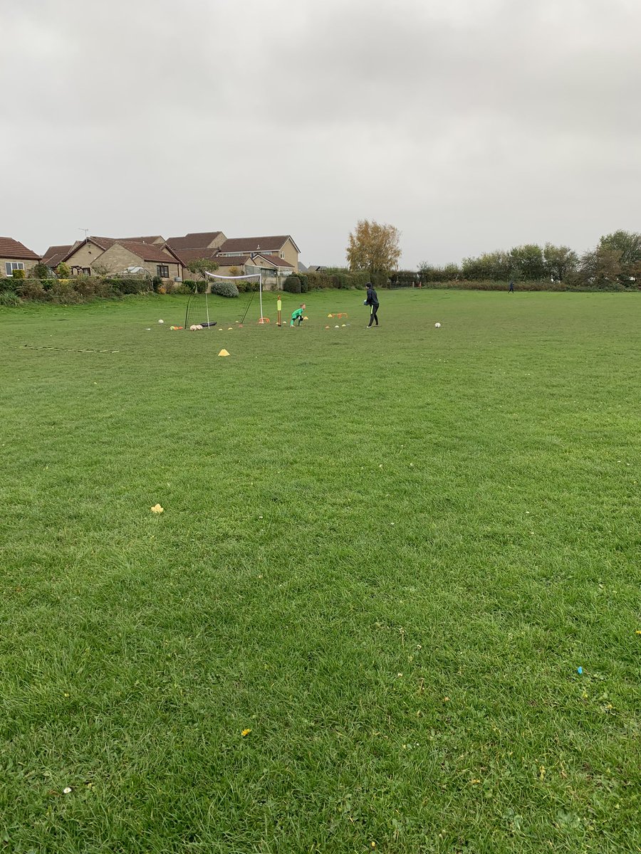 WickYouthWhites's tweet photo. One of our goalies has been in 1 on 1 action with our friends @SaveAllShotsGK this morning!
#muddyKit https://t.co/ElSDIyAvGD