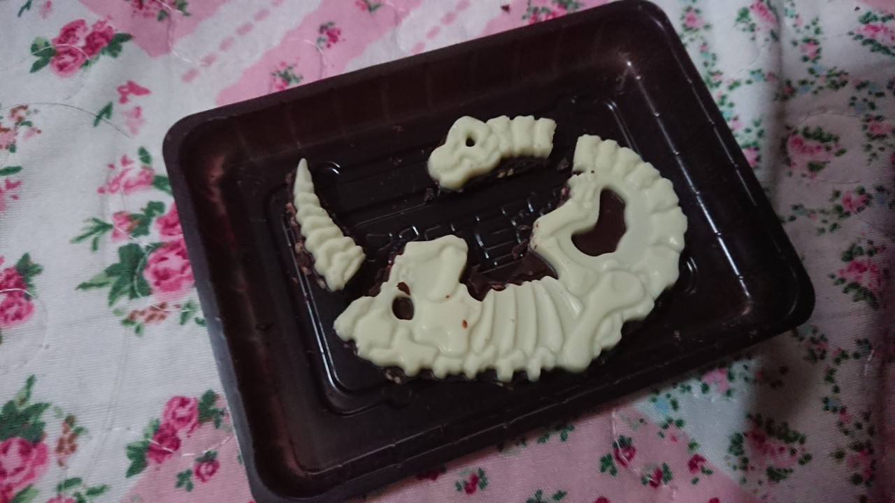 雛崎 そういえば昨日発掘恐竜チョコレベル3のブラキオサウルスを当てたんだけど絶対折ったらあかんとこ折ったわ 首 T Co 36u5qbipio Twitter
