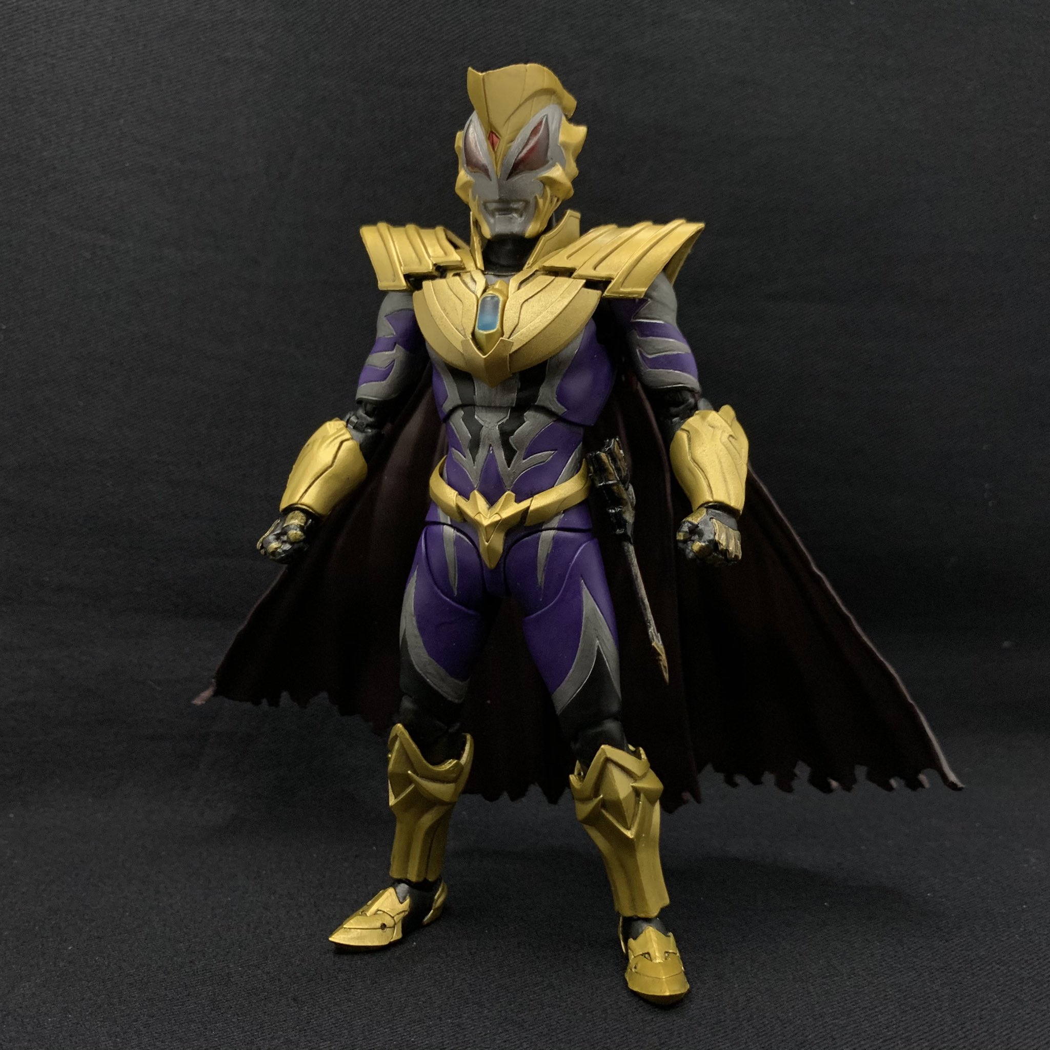 美品】即発送フィギュアーツウルトラマンジード ロイヤルメガ