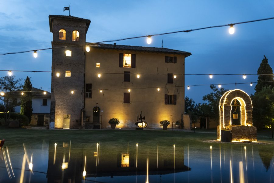 PBiscie's tweet photo. Magic lights by night....

#magicatmosphere #lights #Reflections #palazzodellebiscie #molinella #bologna #weddinglocation #location #wedding #luxurywedding #matrimonio #amazingplace #amazing #artlocation #weddingideas #tower #historicalplace #night #italy #italianwedding #italia https://t.co/SY5mPykq0n