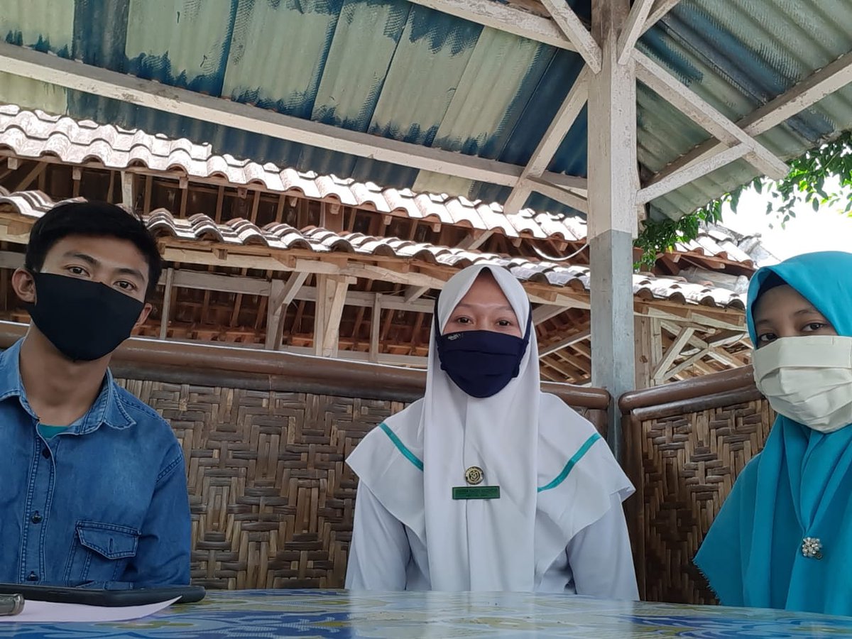 AndiniPermana1's tweet photo. Demi mencegah penularan Covid-19, jng lupa untuk melaksanakan 3M. Mencuci tangan, Memakai masker, dan Menjaga jarak. 

#MengajarDariRumahKemdikbud
#EdukasiPerubahanPerilaku #edukasiperilakubidikmisi https://t.co/JdVw7DUqFN