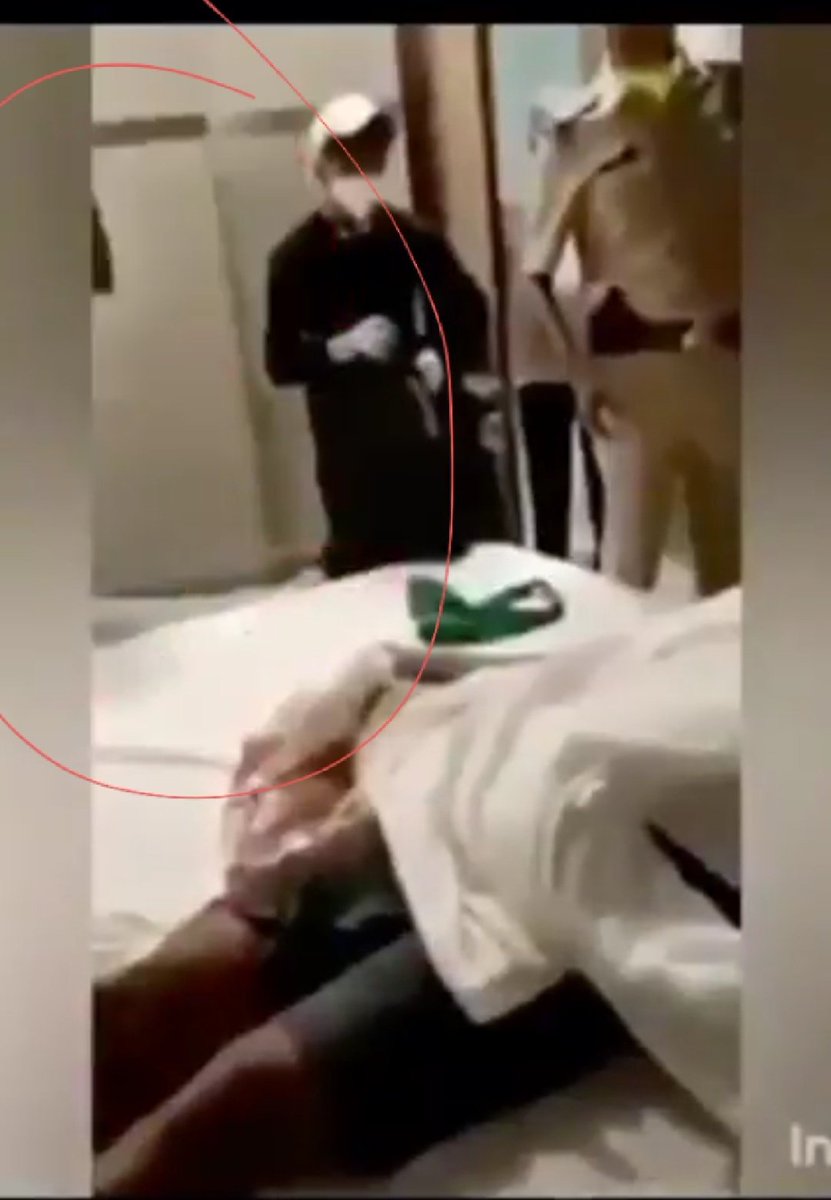Vashishthkesha1's tweet photo. The video which got viral was in two parts in first the cupboard was closed and in second the cupboard door was open..

What was the need to open the cupboard?

Was anyone hidden inside?

How could they even touch it that might have fingerprints?

#WhoKilledSushant https://t.co/rbnCIZsflm