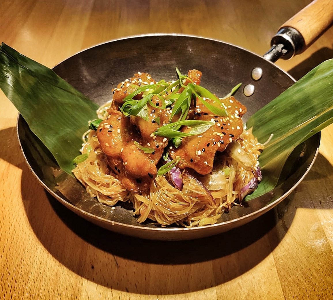 Este puente te esperamos en calle Calatrava número 16! ❤️❤️

<a href="/LaVidaEnTapas/">La Vida</a> #alameda #Sevillahoy #TDSGastro #TdsActualidad #GastronomiaSevilla #food #foodporn #Seville #tapas #slowfood #Gastro #Niguiris #wok #cocktails #makis #ceviche #ChifaVsNazca #SameSameButDifferent