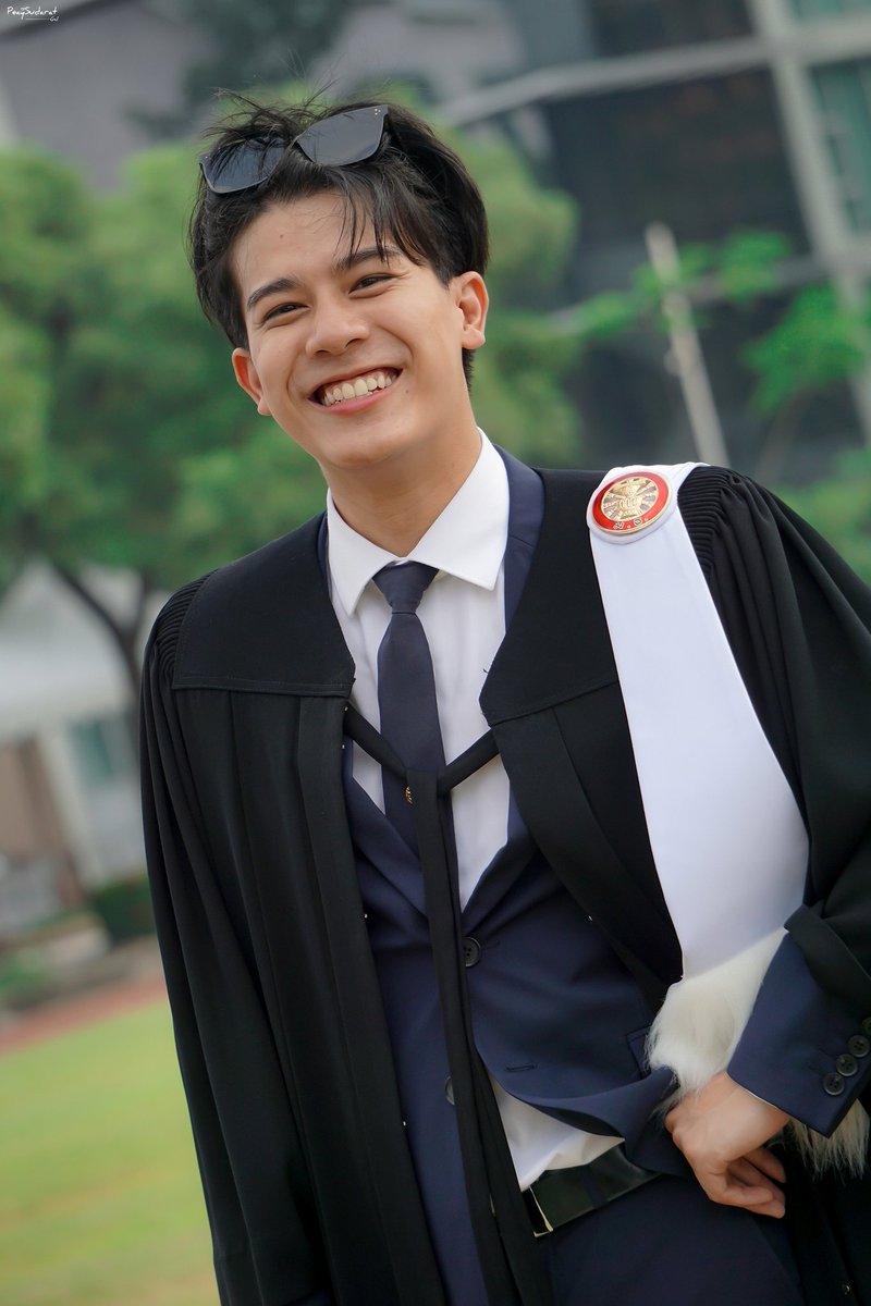 peaysudarat's tweet photo. สดใสกว่าใครๆ 😊

@tonnaaam
#tonnaaam
#TonnamGraduated https://t.co/KfafS6GrSM