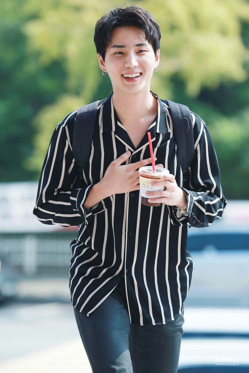 Youngk as that college boyfriend — a thread.  #MAMAVOTE  #Day6