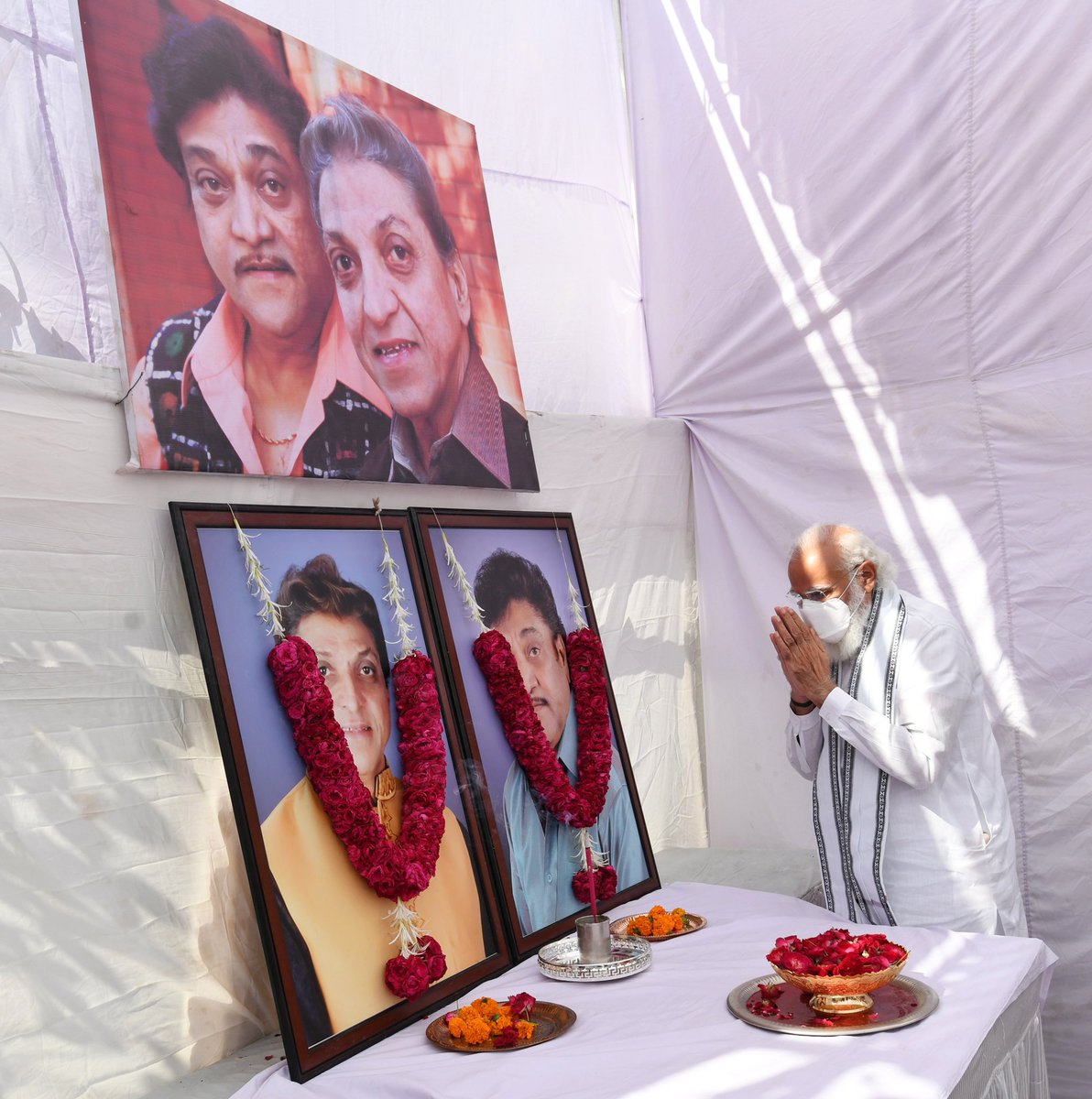 Paid tributes to late Shri Maheshbhai and late Shri Nareshbhai Kanodia at their residence in Gandhinagar.