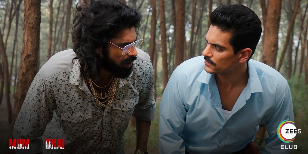 ZEE5Shows's tweet photo. Mafia aur Police - Mumbai shehar par har kisi ko karna hai raj. Kaun banega  #MumBhai, premieres 12th November on #ZEE5Club #PowerKaGame https://t.co/HzMh44HW3v