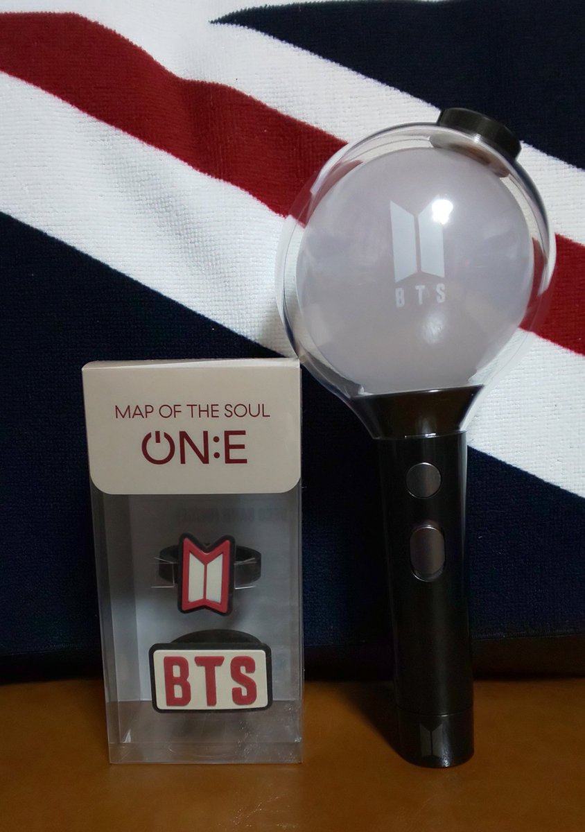 rerere0304's tweet photo. BTS MOS ON:E グッズ届いた~‼️
毎回 ² ビジュヤバいんだけど、今回のマジでめちゃめちゃやっべー😍💘
デコバンドかわい~💜実物は思っていたより存在感あり👍
まだ箱から出せない貧乏性(笑)
#BTS #防弾少年団 #방탄소년단 #BTS #MOSONE @BTS_twt https://t.co/X0oFMusg6V