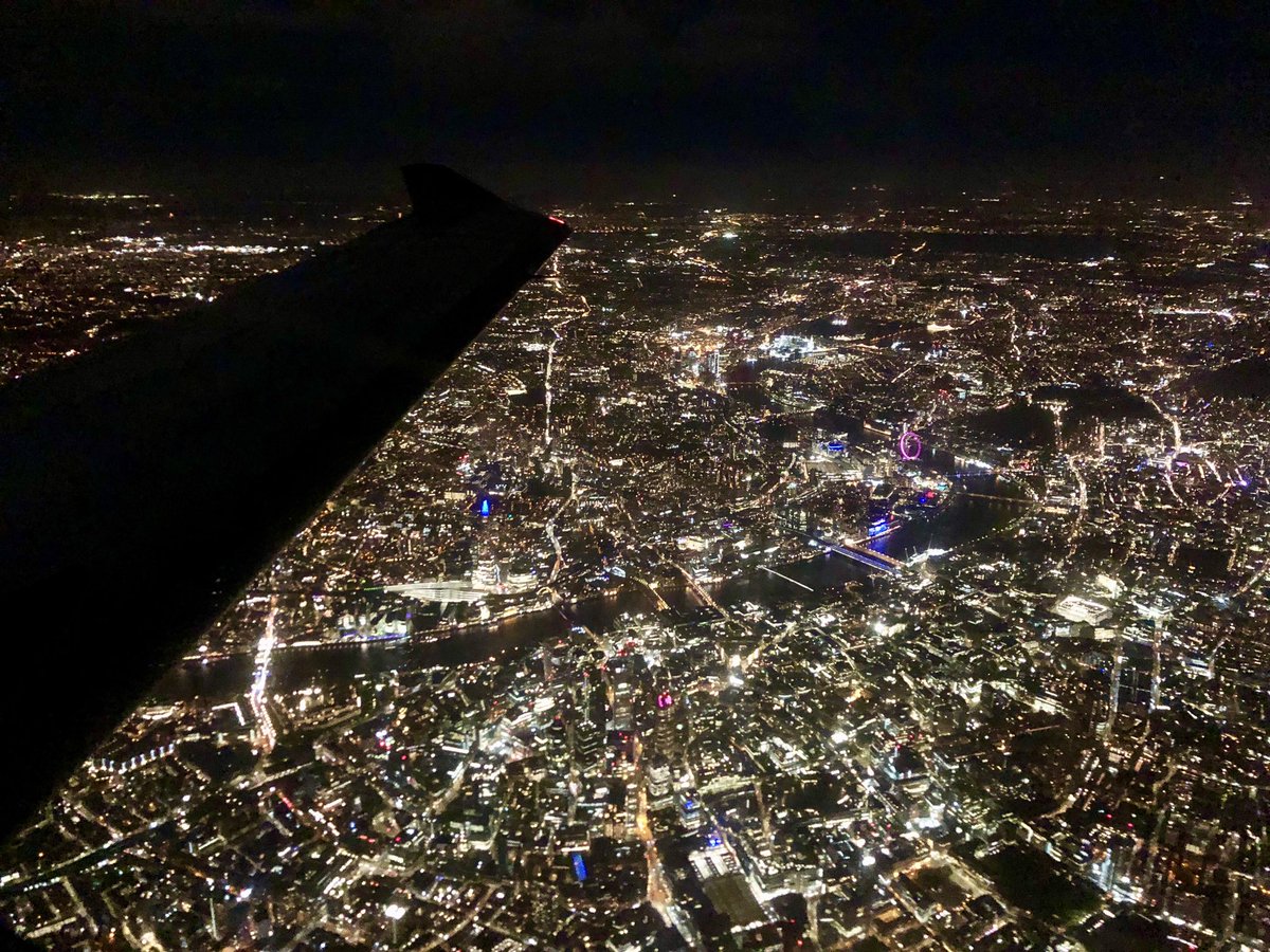 This might be my best #WingFriday yet from the other night, being vectored over central London. How many landmarks can you spot?