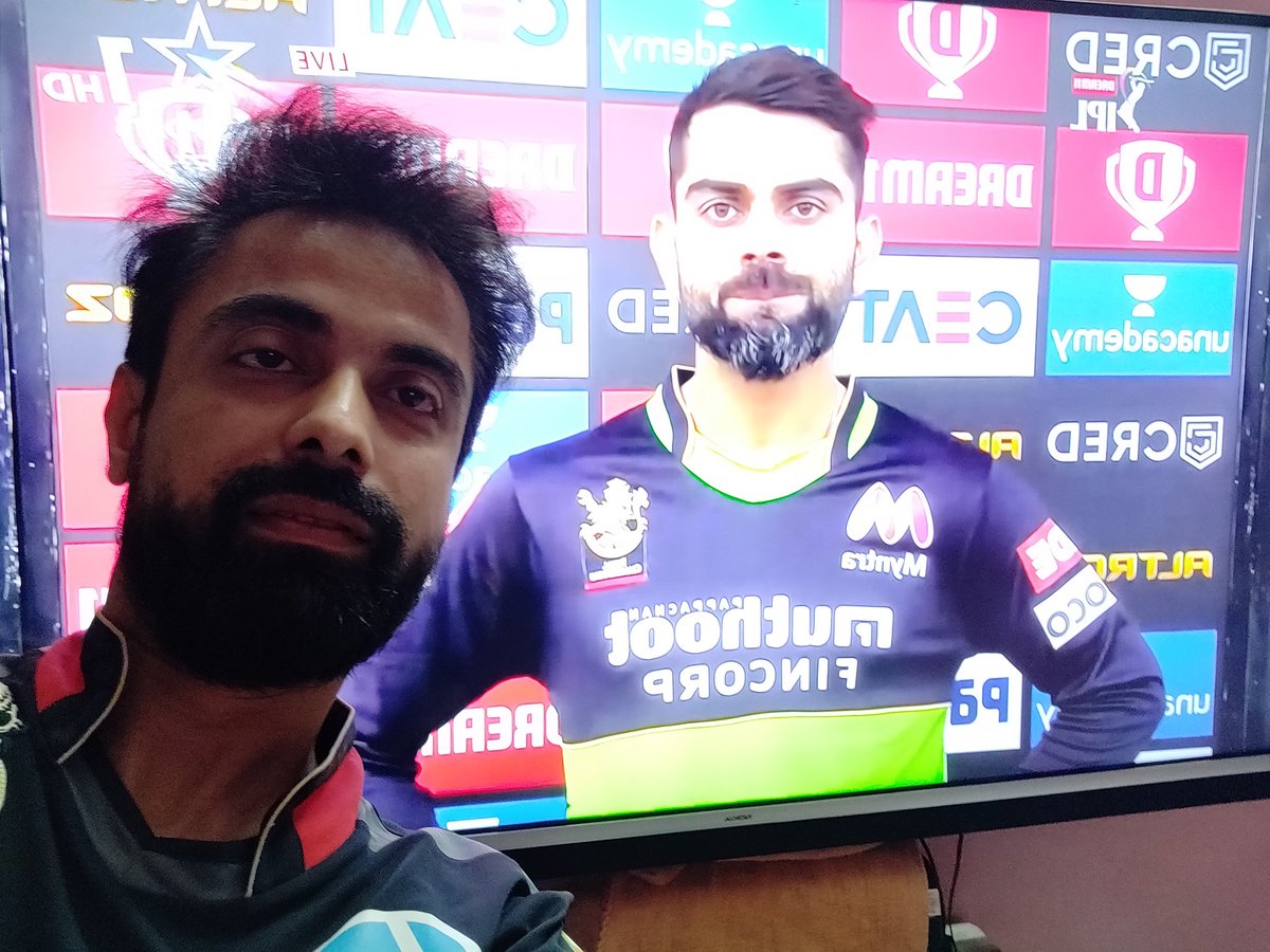 ImDharam1210's tweet photo. @MuthootIndia RRRRR....CCCCCCC.....BBBBBBBBB

Ee Sala Cup Namde 🏏 🏆 

#RCB 
#HappinessHaiInterestFree  
@MuthootIndia

#RCB2020 #CricketFever #CricketLover #CricketForLife #ViratKohli #KohliFans #LoveKohli #CricketMatch #Gold #PlayBold

Join
@Priti_Rathod123
@kshitij_ghevde 
@iambhavik89 https://t.co/Pjqv9uElMj