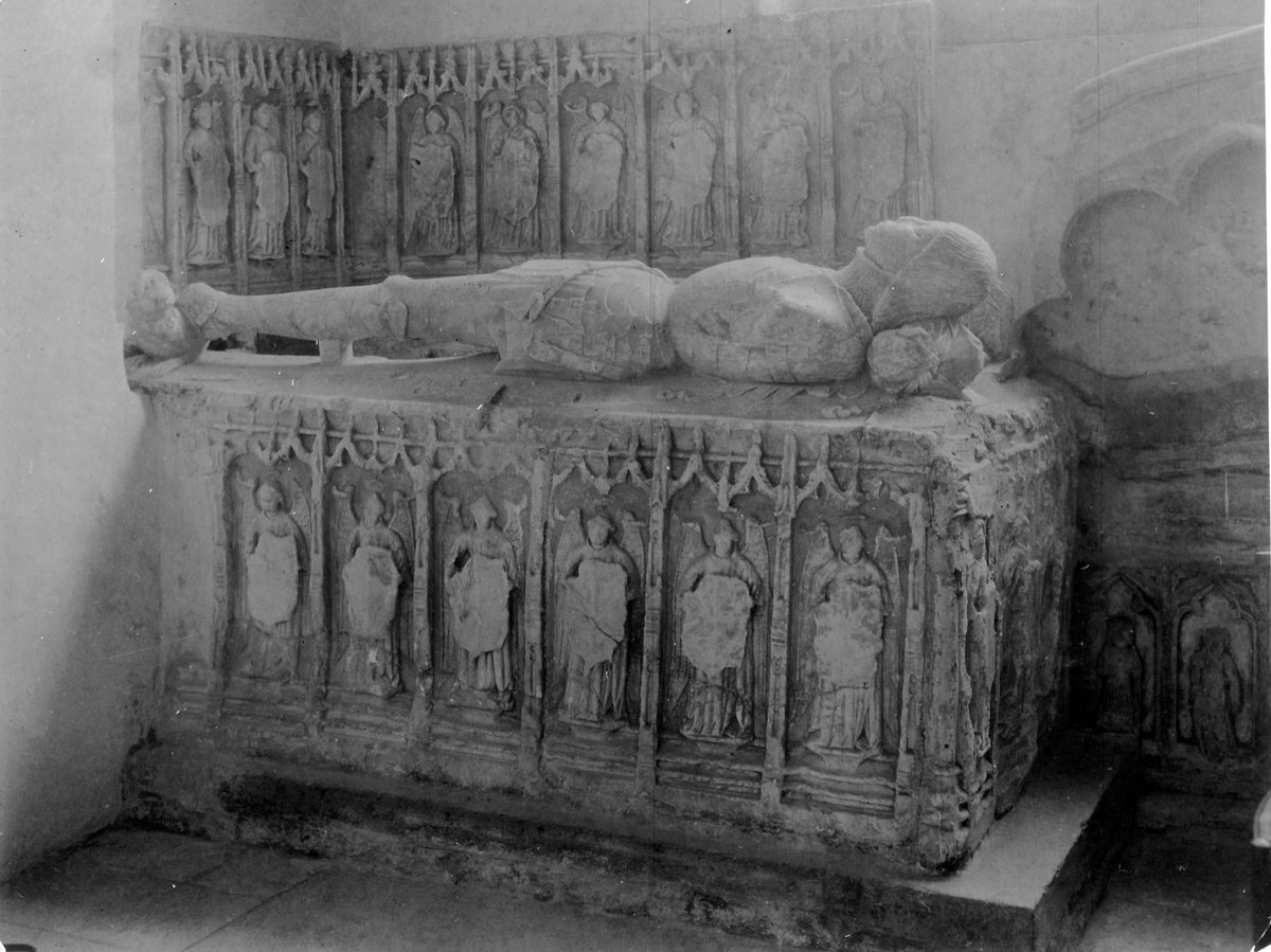 A suitably ghostly blog for you today ahead of #Halloween π»
Read about the tales of Athelhampton House, featuring the mysterious Grey Lady, duelling spectres, and a monkey's spirit β‘οΈ https://t.co/Ldl5QWmsP6
#ExploreYourArchive https://t.co/HdQJuxSAIk