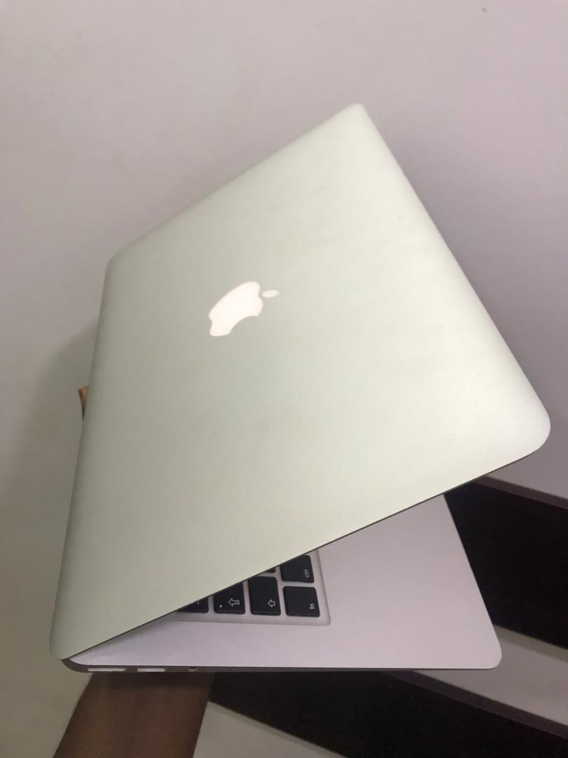 yemi_og's tweet photo. 13” 2015 MacBook Air 
4gb RAM 
128GB SSD 
N240,000 https://t.co/KkuWeD3nKX