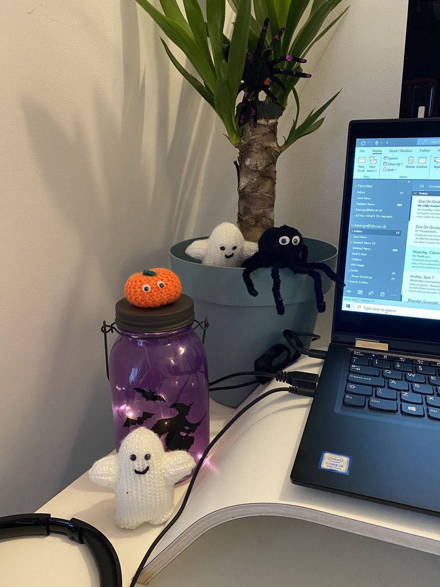 nhudsonbasing's tweet photo. Just because I’m working from home doesn’t mean I can’t decorate my desk as usual & wear a stupid pair of devil horns for #Halloween!! 🎃😈👻 #hallokween #festiveshit https://t.co/tiUdbRv6An