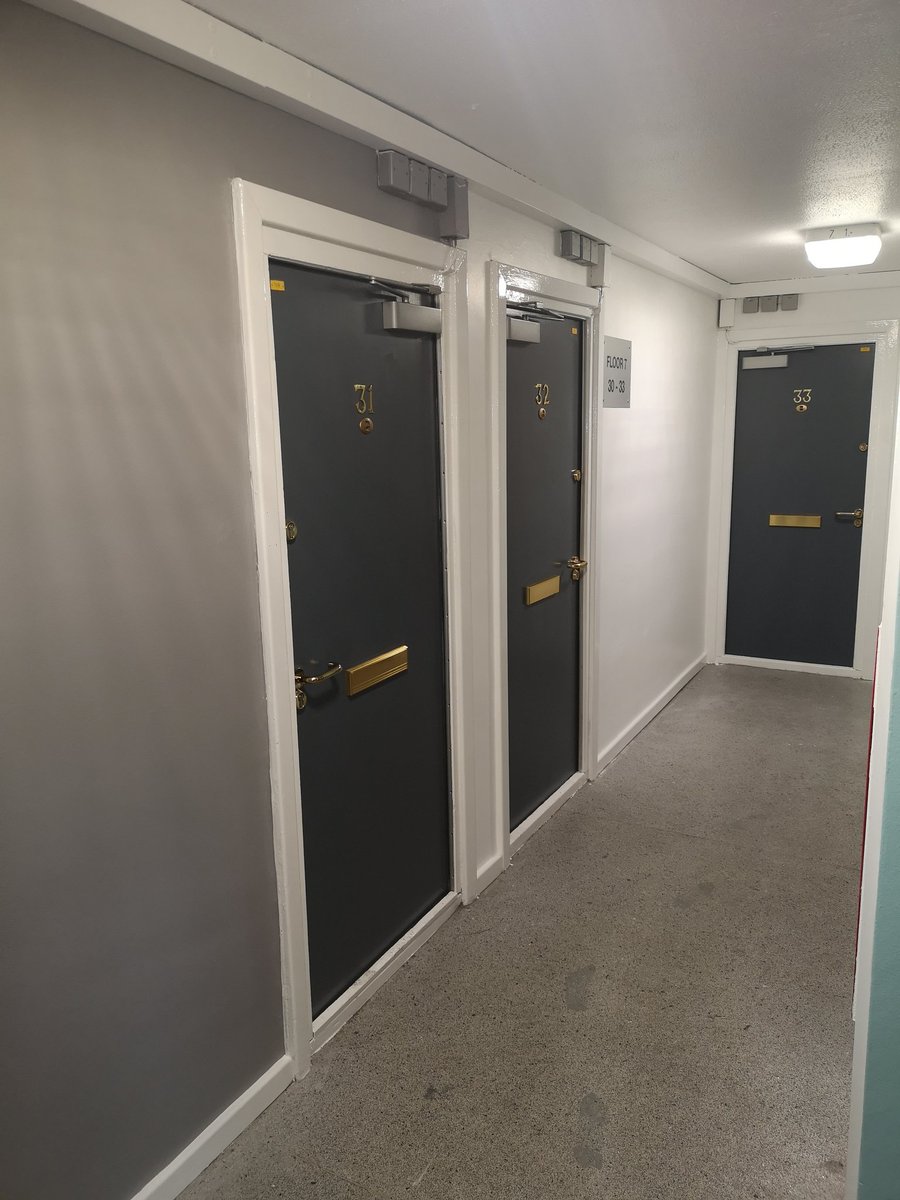 BenchmarkDecor's tweet image. Last day at Poldon house today. Been a great project to work on. Thanks to all the team @BenchmarkDecor  for all their hard work #crownpaint #bristolcitycouncil #socialhousing #sers #fireproofing #timonox #settingthestandard