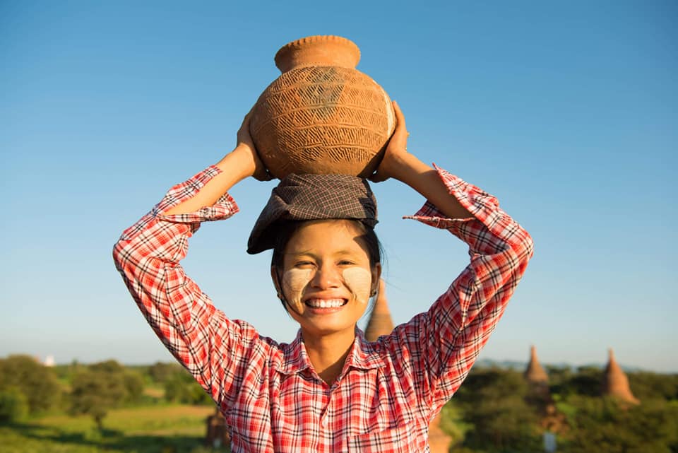 MyanmarTM's tweet photo. Smiles are contagious! ✨✨
These serene, beautiful, hearty smiles and hospitable nature of Myanmar people are so fabulous and one of the most well-known attractions of Myanmar. 😍 🇲🇲 ✨

#MyanmarBeEnchanted
#VisitMyanmarLater
#Myanmarpeople
#stayathome https://t.co/ex4rlOksc2