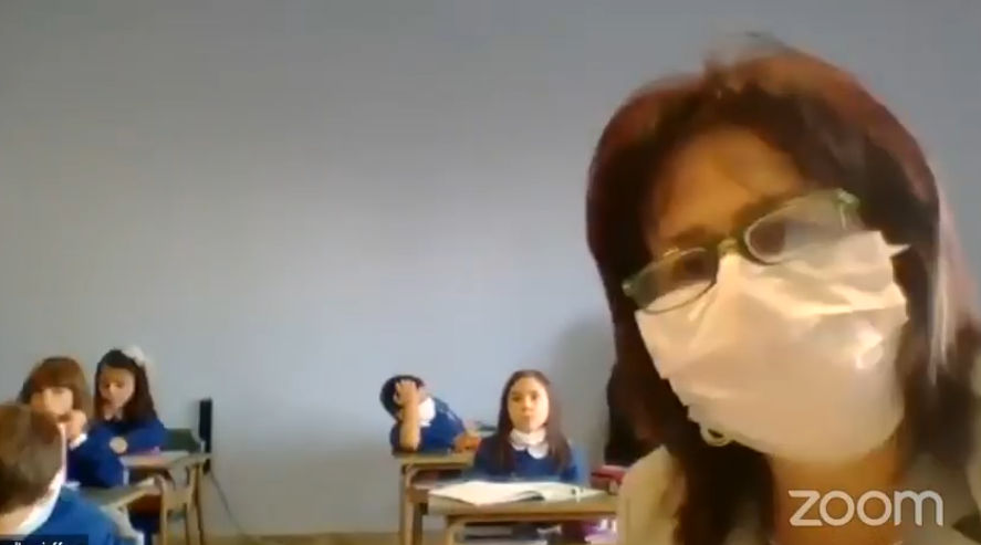 ProgrammaFuturo's tweet photo. Lucia Nardi di @Eni
Premia i piccoli studenti delle primarie! Complimenti ai nostri giovani partecipanti! Grazie alle maestre che con tenacia sviluppano in classe il #pensierocomputazionale
#ConcorsoPIF  @rosalba671 https://t.co/qWlEF3cEmA