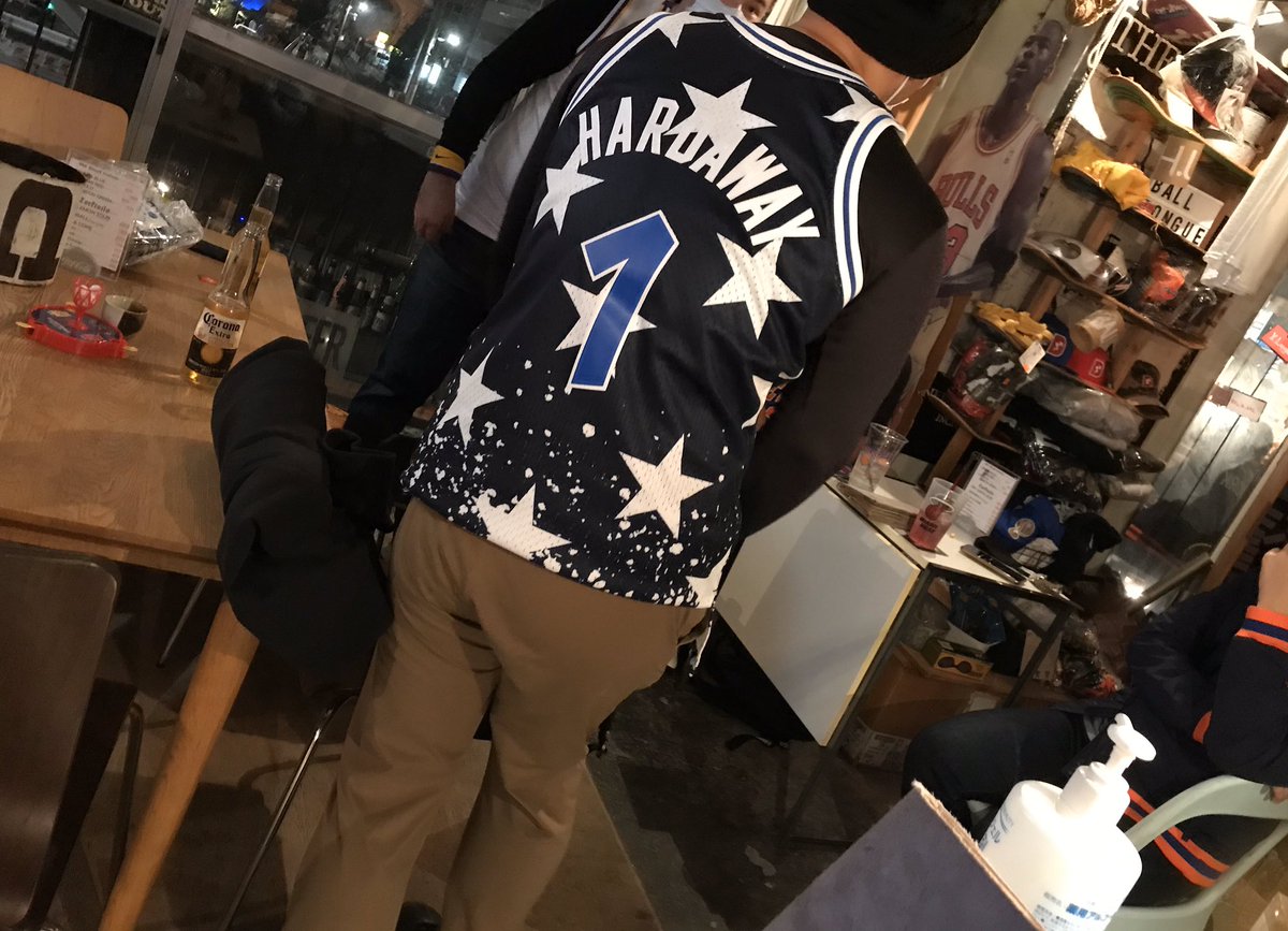 hojaluna's tweet photo. 青色先輩 @ALLROUNDMAGIC !
⭐️星がいっぱいのペニーだよー٩( ᐛ )و
#PennyHardaway #OrlandoMagic
#NBA #NBAwear #NBAフライデー
#BALLTONGUE #tokyoeastside https://t.co/D70I48Cv8C