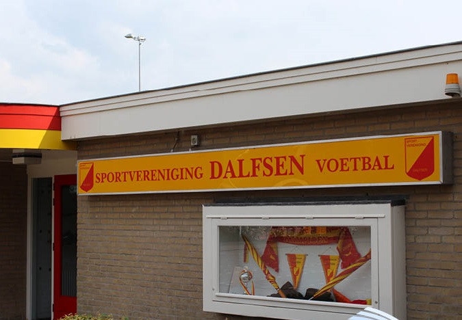 svdalfsen's tweet photo. NIEUWS | SV Dalfsen gaat het dak van de kantine vervangen

Lees verder:
➡️https://t.co/08YLvE3pkA https://t.co/Id7UZ0pptu