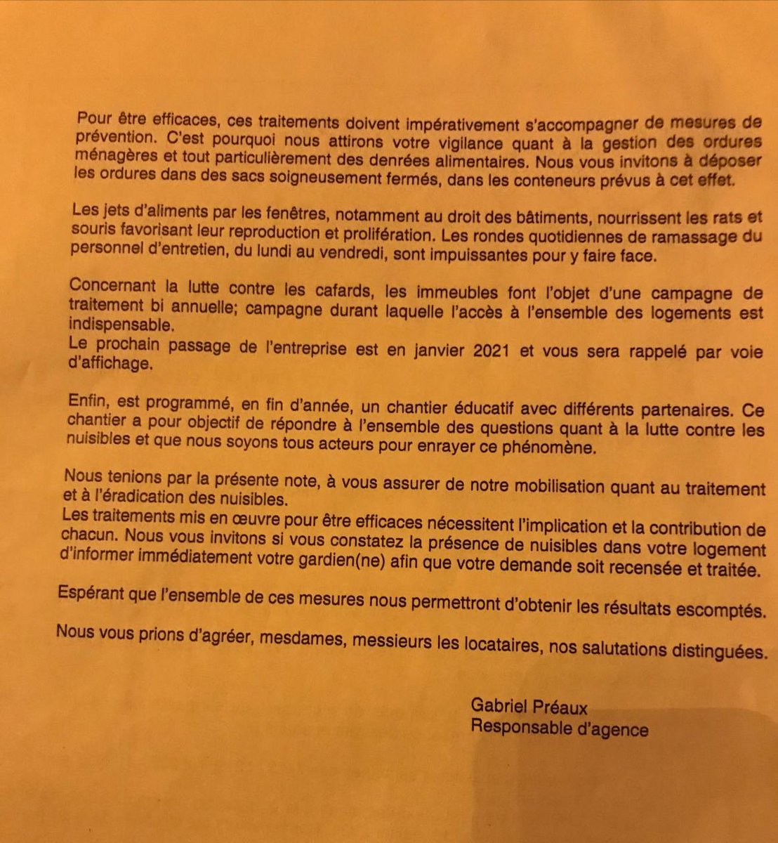 à la RIVP d'une part, à l'ensemble des locataires du quartier d'autre part, et l'organisation chaque semaine de porte à porte avec les habitants et des militants @FI20eme <a href="/Decidons20e/">Decidons Paris 20e</a> pour recueillir leurs colères, la RIVP vient d'envoyer ce courrier à tous les locataires ! ⤵️