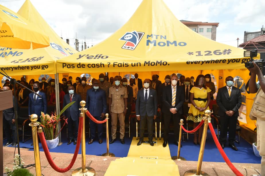 MTNCameroon's tweet photo. Située au supermarché Carrefour Market d'Ekié, la nouvelle agence a été inaugurée ce 26 octobre 2020 au cours d'une cérémonie présidée par le Gouverneur de la région du Centre, M. Naseri Paul Bea.
#MTNStore #TogetherWeManage https://t.co/2YJMhNPjmD