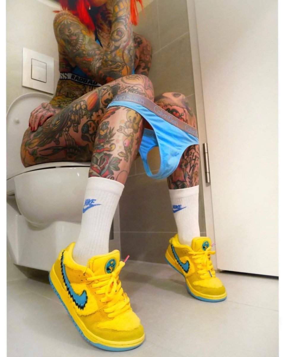 hustlesole's tweet photo. "You're doubtful, I'm astounding. You talk shit while I'm smiling. You're hatin, while I live it. You're watching me as I kill it."

 IG Model: @Rshoe_dshoe

 #PrettyKicks #hustlesole #fashion #womensneakers #sneakerheadqueens #sneakerfashion #shoegame https://t.co/IFyRSWqiwm