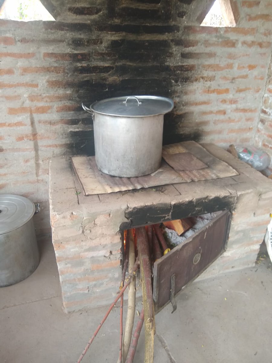 Tsomospatria's tweet photo. 🇦🇷 TODOS SOMOS PATRIA 🇦🇷
✔️#Chaco🇦🇷#TresIsletas🇦🇷#BarrioEl50🇦🇷#ReservaSur🇦🇷
👉 Comedor Merendero #PekesFelices 👧🤗👦
💪La Organización continua trabajando c el fortalecimiento alimentario!!
👉 Felicitaciones #GiselaSilva y a todas las madres q dejan su corazón en cada actividsd https://t.co/pBFJBLhBcf