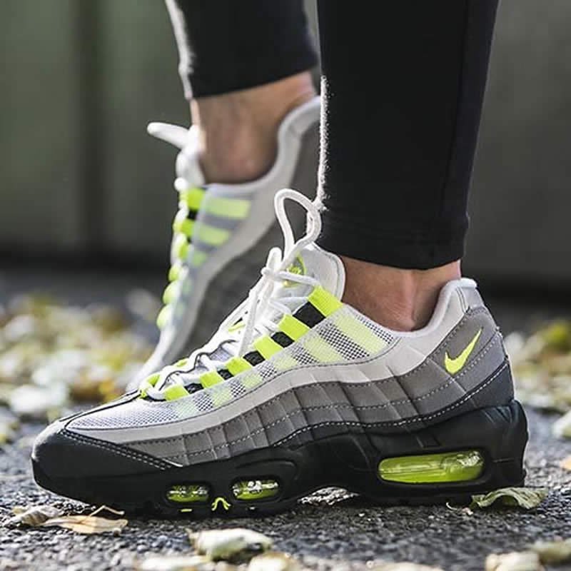 nike air max 95 neon on feet