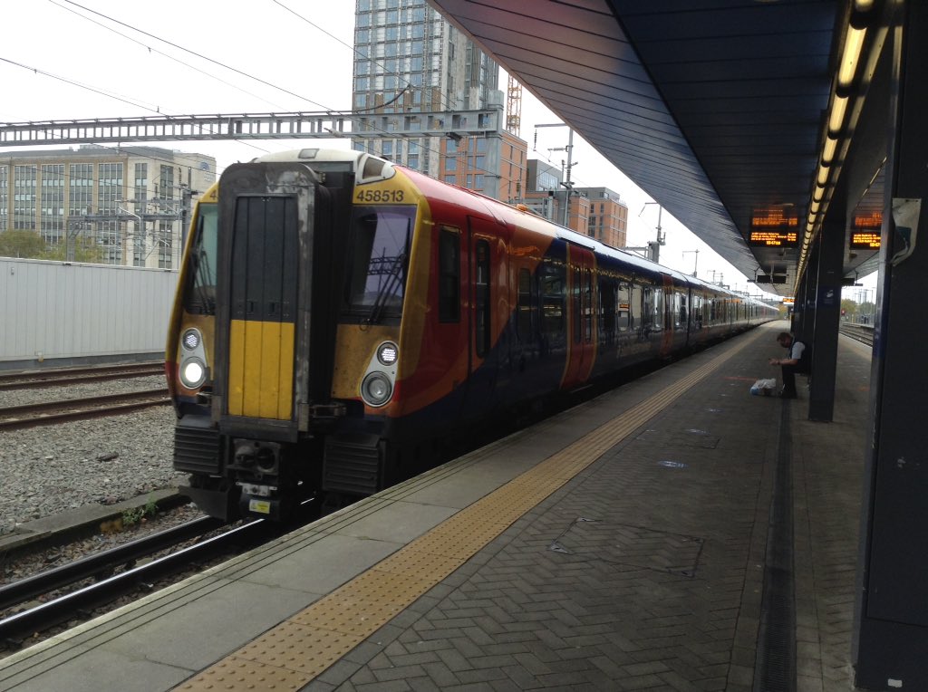 loypass_SCCar's tweet image. 🚈🚈 ...followed closely by my first @SW_Help Juniper set for even longer - can't even be sure I was at the Reading end last time! A satisfying, original experience in these times, former 1st class area in 458 513 (with 518). #class458 #alstom #juniper