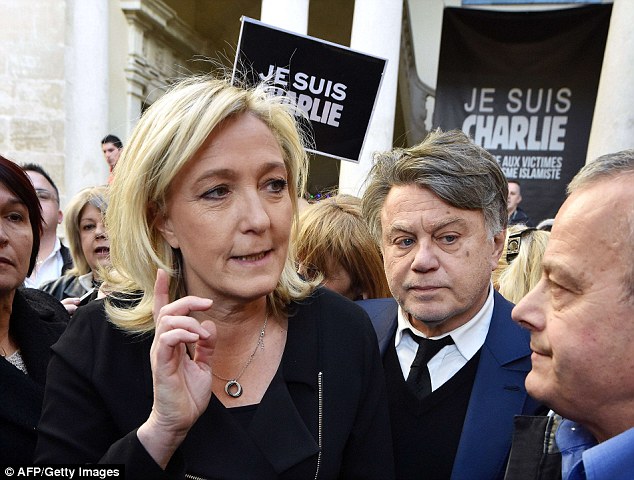 Selepas serangan ISIS di Paris pada 2015 (puncanya kartun Charlie Hebdo juga). FN merancakkan lagi retorik anti-Islam. Le Pen nak kawal kemasukan imigran Muslim dan melarang Islam diamalkan secara meluas.Bukan setakat niqab, burka, burkini. Hijab biasa pun dia pertikatikan.