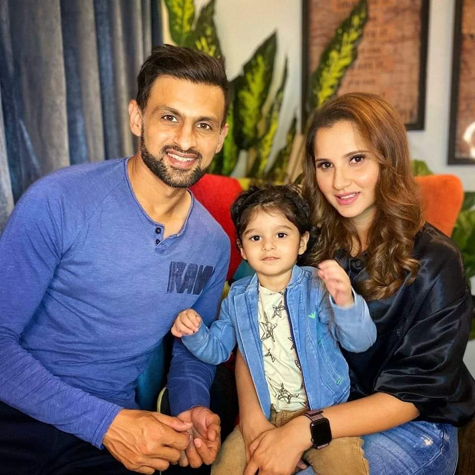 Shoaib Malik      Vs     Sania Mirza
  Post                                   Post

     Happy Birthday Izhaan  
