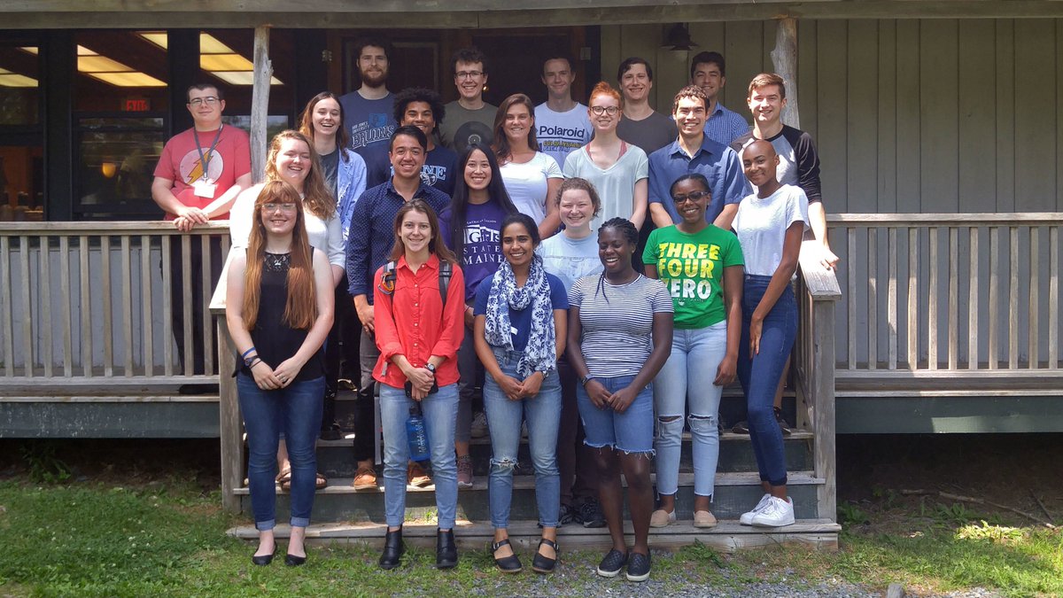 Applications for our REU (Research Experiences for Undergraduates) Program are open now! Spread the word to the undergrads in your life -- find out more at mdibl.org/education/unde…  

Applications close Feb 12, 2021.

(pic from 2019, this year fellowships were hosted virtually)