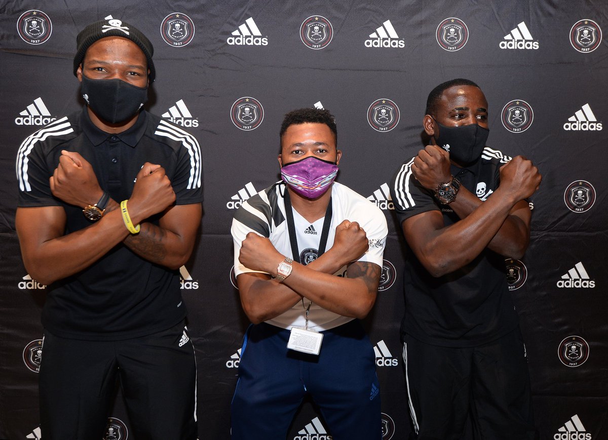 ☠ 🤩 𝗠𝗘𝗘𝗧 & 𝗚𝗥𝗘𝗘𝗧 🤩
📢 #Buccaneers, we're at Sandton City! 😃 Come meet the players, show your support for @orlandopirates ahead of tomorrow's #MTN8 #SowetoDerby and you could WIN! 🥳
📍 @adidasZA Performance Store, Sandton City
⚫⚪🔴⭐
#ReadyForSport
#OnceAlways
