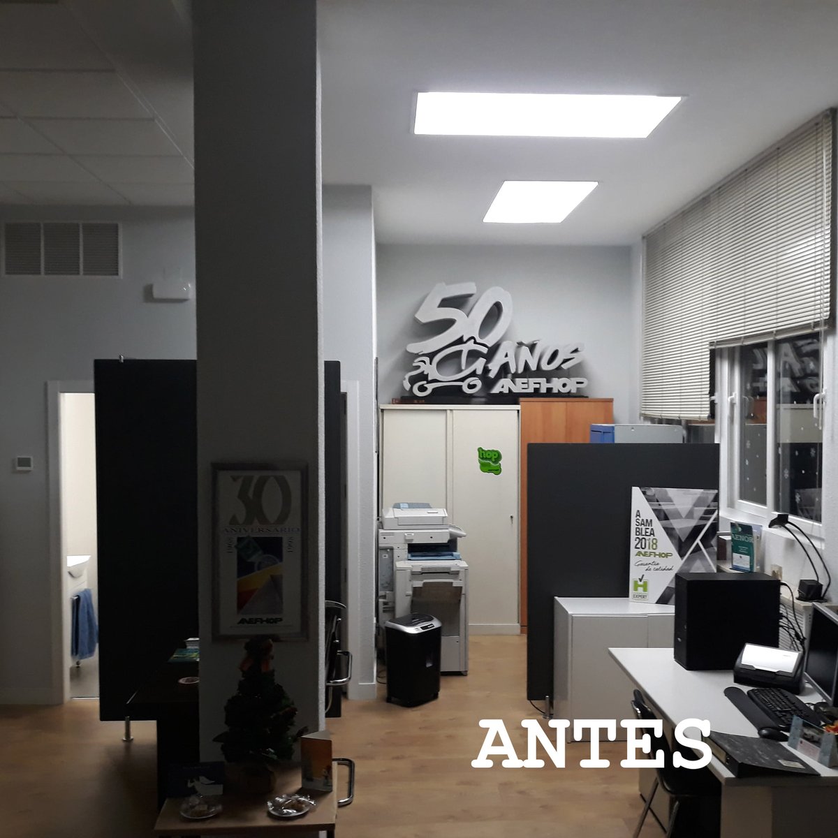 Una de las cosas que más echamos de menos al teletrabajar es el café con los compañeros.
En esta ocasión, realizamos una pequeña cocina en las oficinas de #anefhop y este es el resultado. ☕️🥐😌
#reformas #reformasmadrid #interiorismo #interiorismomadrid #interiosdesign #Madrid