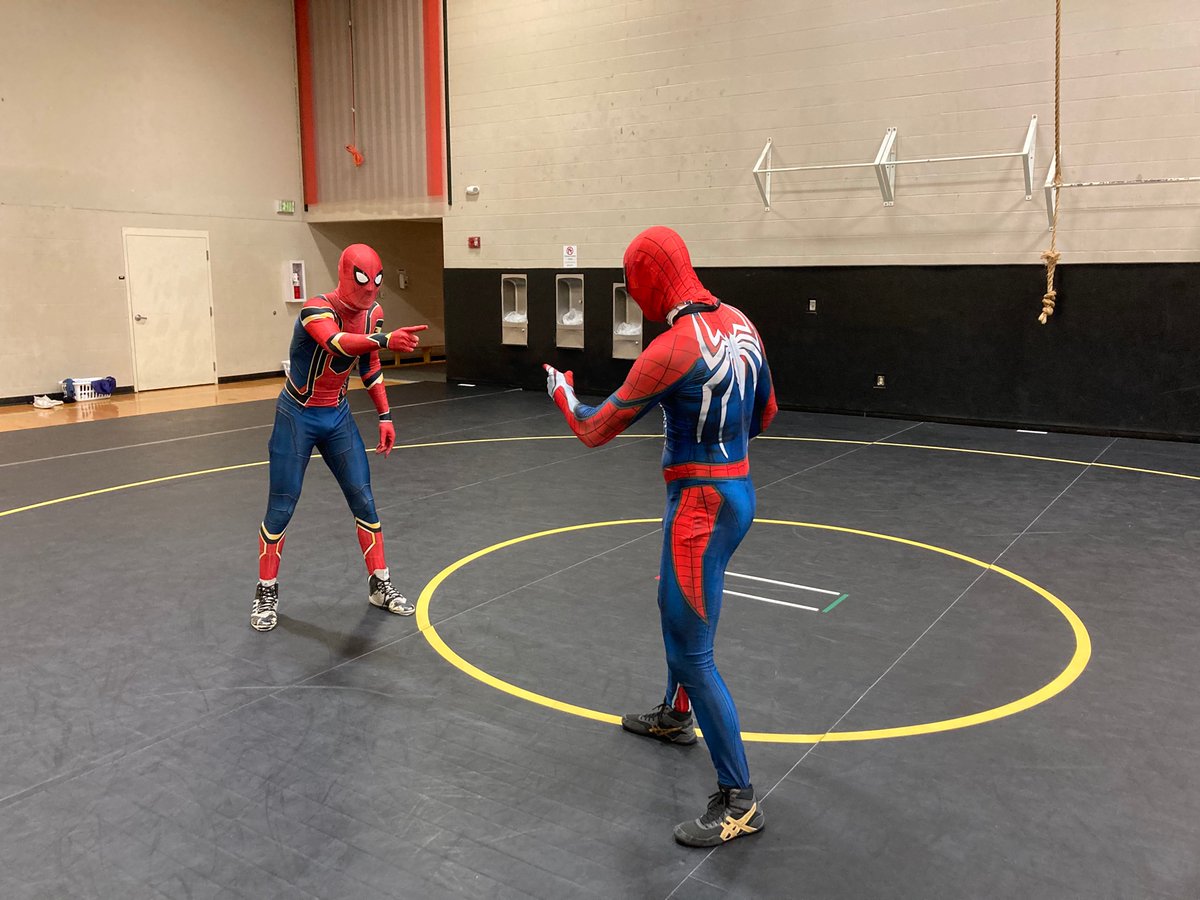 ManchesterWR's tweet photo. Weird things happening this morning at practice. #costumepractice https://t.co/XhxKELW7Qc