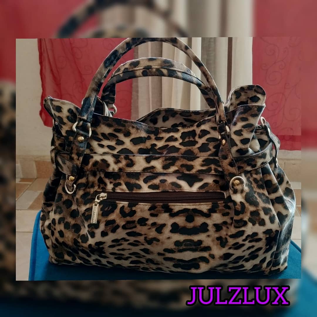 julzlux's tweet photo. #bagalert ✨✨✨ 
Travel Bag 4000
Leoprint 2500
Black wooven 1000  #ikobagKE 🇰🇪🇰🇪🇰🇪 https://t.co/wPZz7aAu17