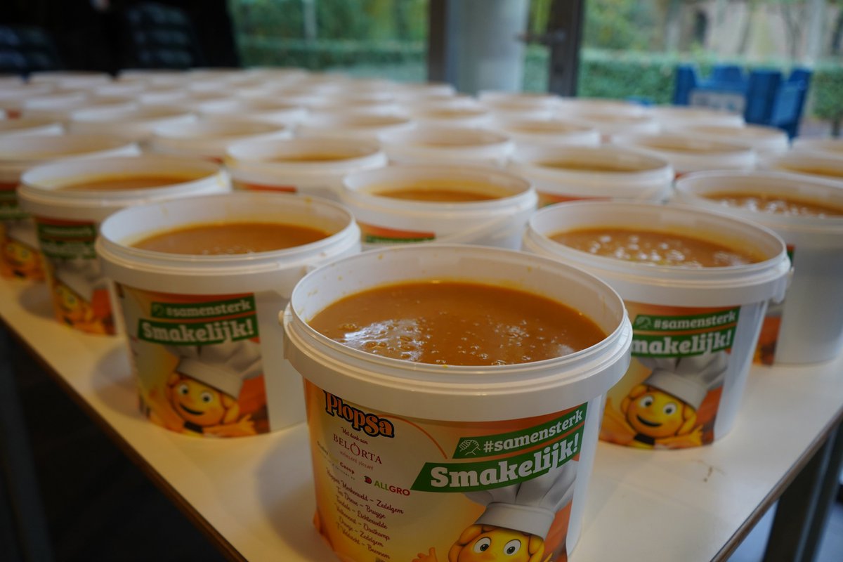 Kabouter Plop overhandigt 1.500 liter pompoensoep aan woonzorgcentra! Lees hier het volledige persbericht: bit.ly/2TBERyz