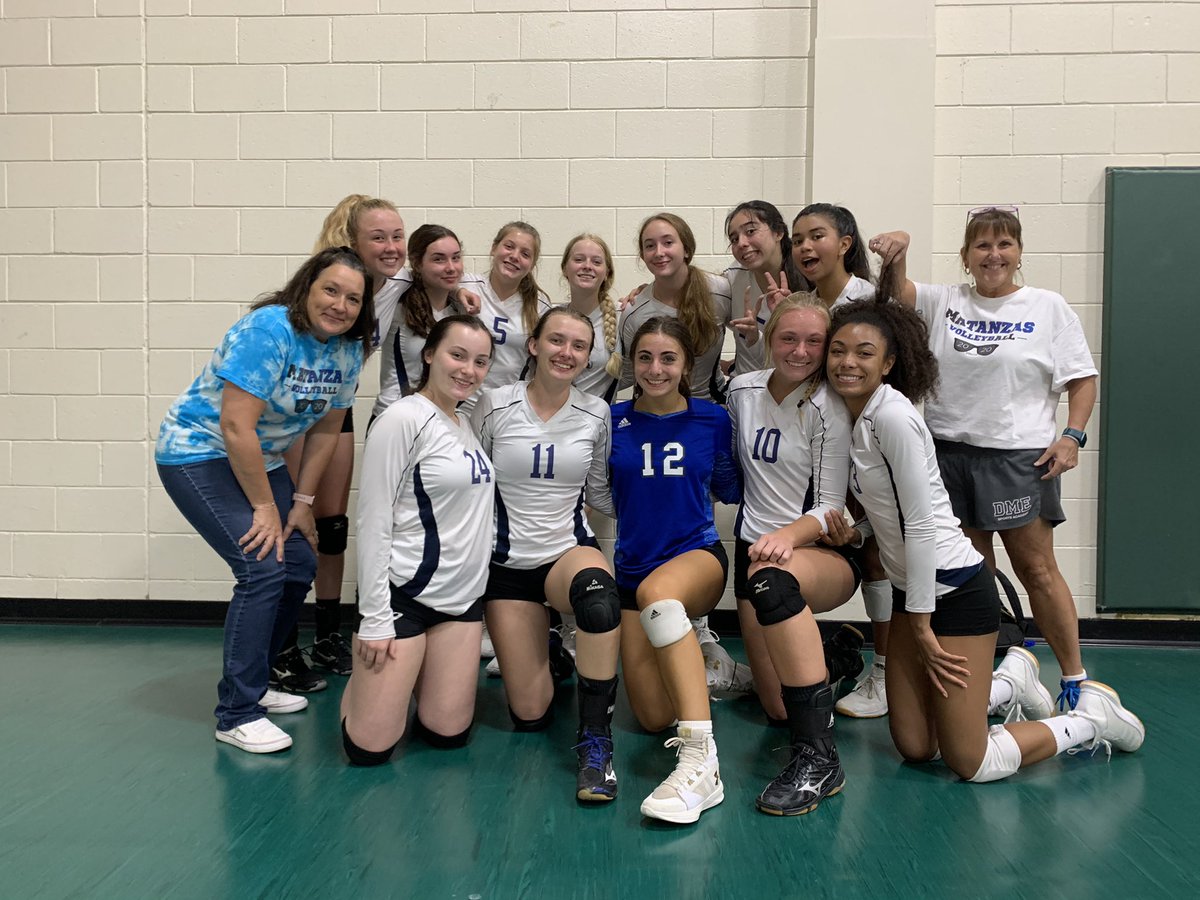 🏐FINAL GAME🏐Pirates take the Bulldogs 🙌🏼 It was an emotional night for our girls. Ending a winning season 11-3 during a pandemic. For a few, the volleyball chapter ended and new phases of life are beginning. End of year stats posted soon 🤍🖤💙