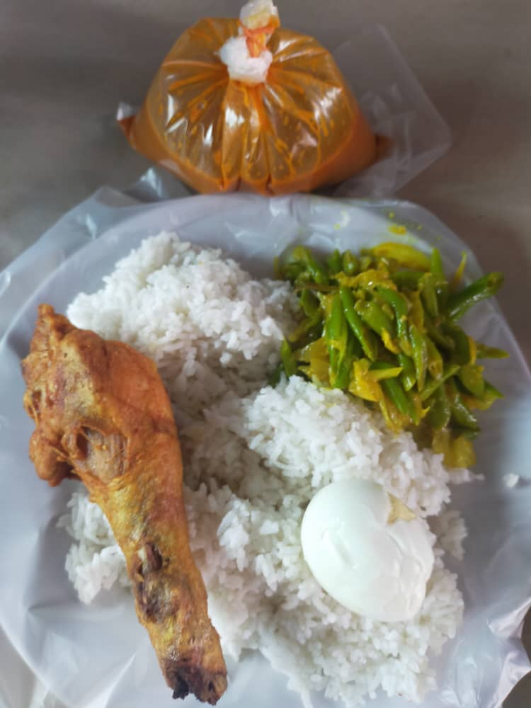 BooSoonYew67's tweet photo. #MisiBekalPenjara 12c - dinner .. for personnel at road block, EMCO #PenjaraPulauPinang .. with thanks to #OldFrees #kita8486 
👍🏻👍🏻 https://t.co/kqTyjaRCyq