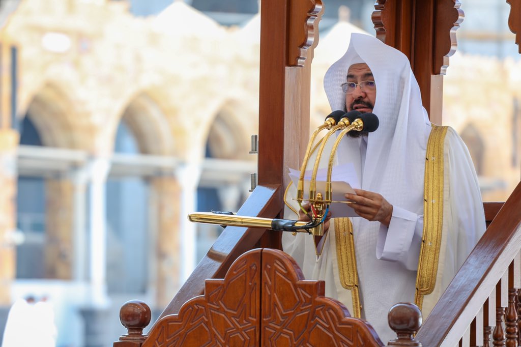 AlharamainSA's tweet photo. الرئيس العام في خطبة الجمعة: ليس من حرية التعبير؛ توجيه الإهاناتِ أو الاستهزاء من المقدسات والرموز الدينية، بل هو تجاوز للآدابِ والأعْرَافِ.

https://t.co/xzdOOeOjL0

#رئاسة_شؤون_الحرمين 
#معا_محترزون https://t.co/crl0KFDldd