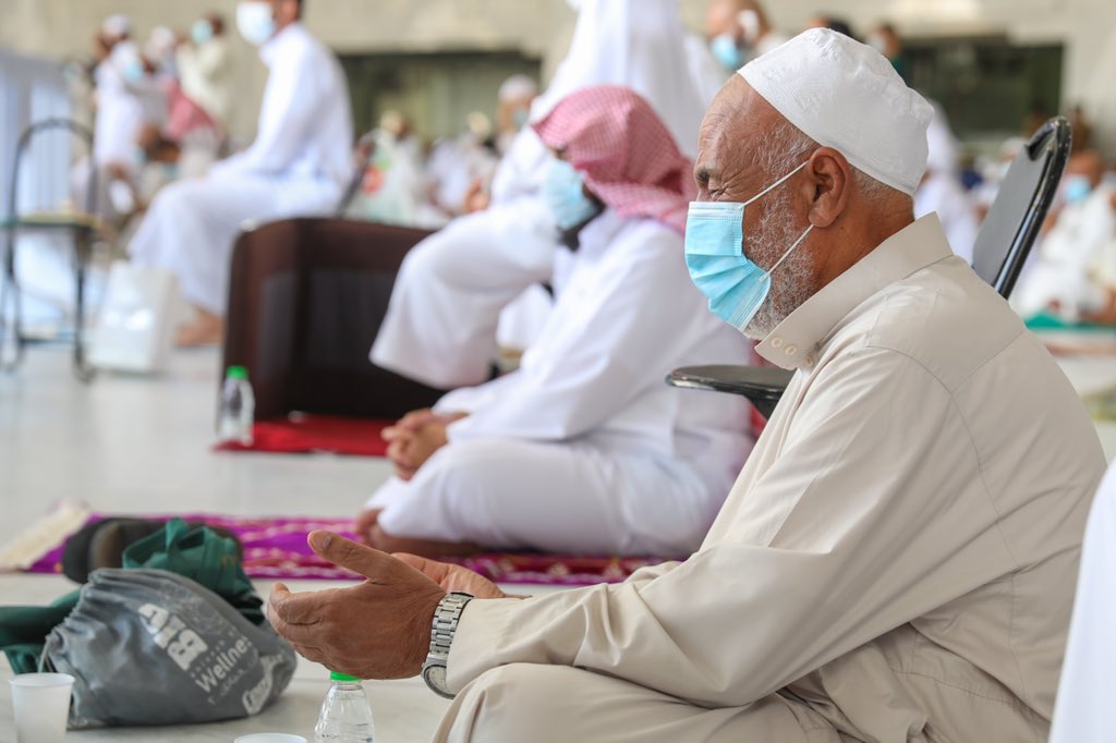 AlharamainSA's tweet photo. الرئيس العام في خطبة الجمعة: ليس من حرية التعبير؛ توجيه الإهاناتِ أو الاستهزاء من المقدسات والرموز الدينية، بل هو تجاوز للآدابِ والأعْرَافِ.

https://t.co/xzdOOeOjL0

#رئاسة_شؤون_الحرمين 
#معا_محترزون https://t.co/crl0KFDldd